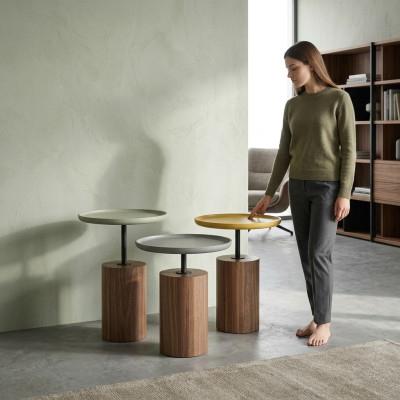 Tavoli da caffè design rotondi in legno, nuovi tavoli per il soggiorno.   Tavolini da caffè rotondi in legno di design, nuovi tavoli per il soggiorno.