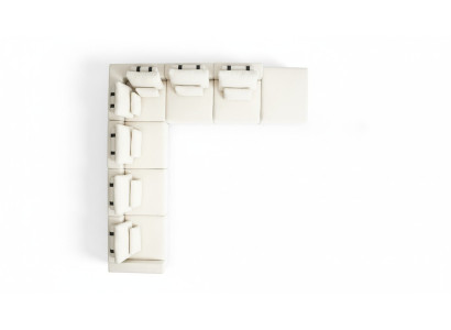 Soggiorno bianco in stile moderno a L con divano imbottito da designer.