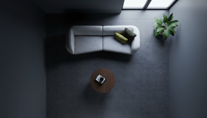 Divano grigio in tessuto moderno a quattro posti del designer per il soggiorno. Nuovo.
