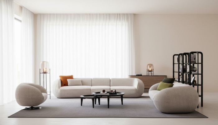 Set di divani di lusso per lounge, composto da un divano a cinque posti, un divano a tre posti e poltrone moderne.