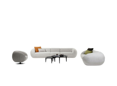 Set di divani di lusso per lounge, composto da un divano a cinque posti, un divano a tre posti e poltrone moderne.