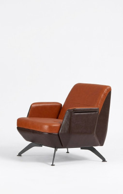 Poltrona design imbottita per l'ufficio di lusso con seduta moderna.