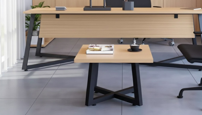 Tavolino da designer di lusso in legno marrone elegante per ufficio.
