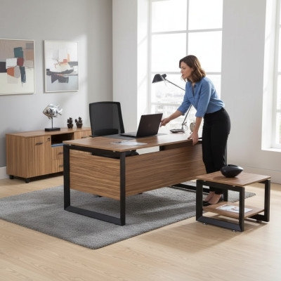 Tavolo da scrivania marrone di design Mobili per ufficio di lusso in legno Arredamento elegante