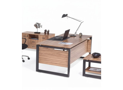 Tavolo da scrivania marrone di design Mobili per ufficio di lusso in legno Arredamento elegante