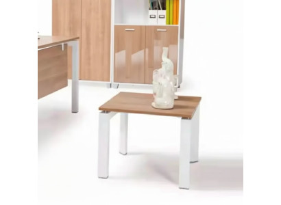 Tavolino marrone esclusivo per il soggiorno. Mobili da designer per il soggiorno. Tavolo da ufficio.