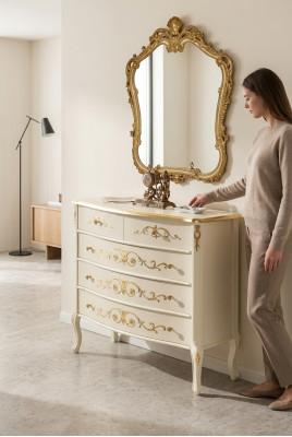 Soggiorno classico bianco in legno, cassettiera console con cassetti, design moderno.