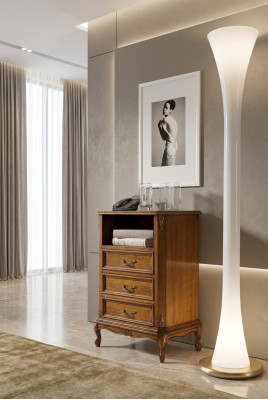 Comò classico in legno marrone per soggiorno con 3 cassetti e lampada design.