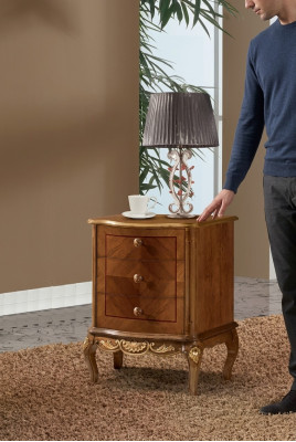 Classica ed elegante cassettiera in legno per soggiorno con design a cassetti.
