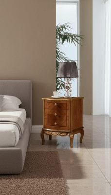 Classica ed elegante cassettiera in legno per soggiorno con design a cassetti.