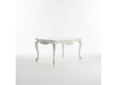 Tavolino classico bianco in legno per il salotto.