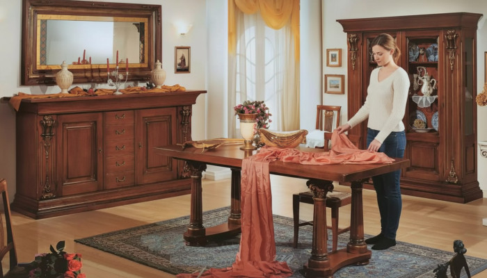 Set da sala da pranzo, tavolo da pranzo, cassettiera, vetrina, specchio, mobili classici di lusso