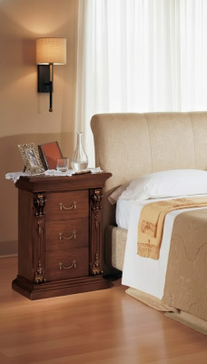 Tavolini da comodino di design di lusso in legno per la camera da letto.