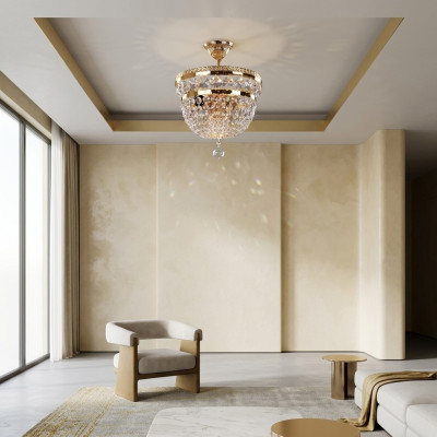 Lampadario a soffitto di lusso circolare in oro e cristallo.