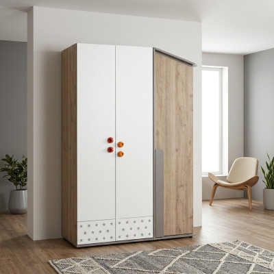 Armadio moderno in legno a tre ante in legno bianco.