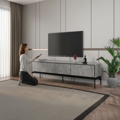 Mobile porta TV moderno in legno grigio per soggiorno con tavolo.