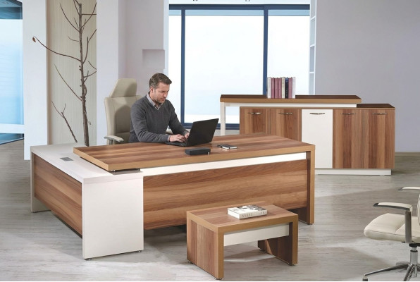 Scrivania a angolo completa con set da scrivania per ufficio 3 pezzi in legno arredamento per ufficio marrone.