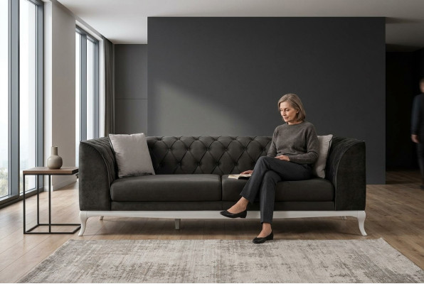 Salotto divano Chesterfield a tre posti Chesterfield in tessuto nero.
