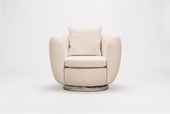 Poltrona moderna monoposto in tessuto bianco per il relax del soggiorno.