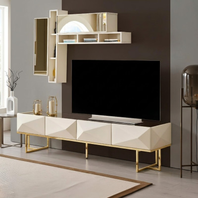 Mobile TV basso in legno beige con ripiani per la parete del soggiorno.