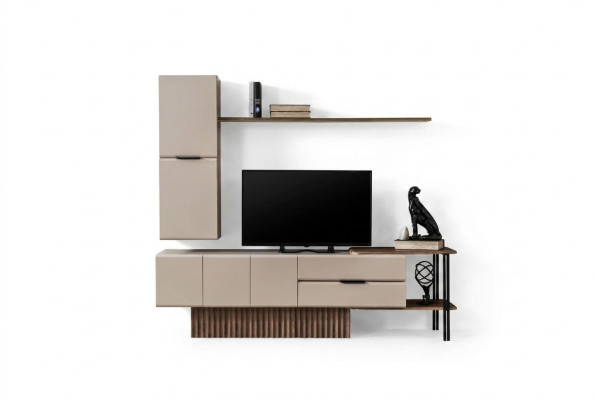 Mobile porta TV da parete in legno color beige con mensole e armadio a muro.