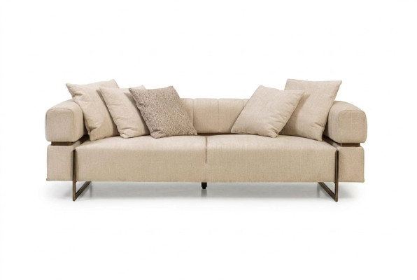 Divano in tessuto beige a tre posti di design, arredamento imbottito, lussuoso divano a tre posti.