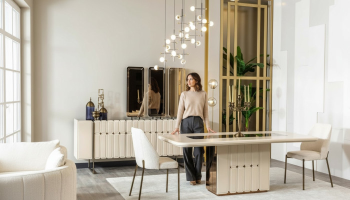 Gruppo da pranzo di alta classe bianco con tavolo in acciaio inossidabile di design e 6 sedie di lusso.