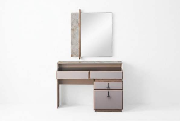 Tavolo da toeletta, tavolo per il trucco, console per il trucco, specchio, consolle grigia.   Tavolino da toeletta, tavolino per il trucco, consolle per il trucco, specchio, consolle grigia.