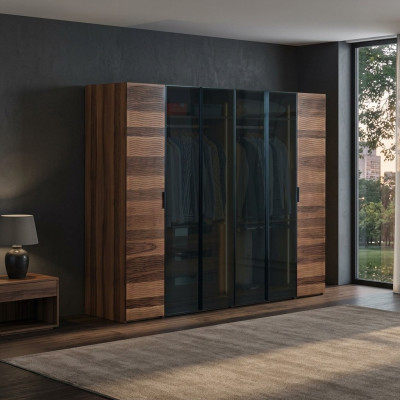 Armadio moderno per camera da letto con ante in vetro progettato da un designer, mobili di lusso.