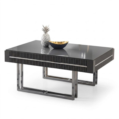 Tavolino da caffè in legno grigio moderno.
