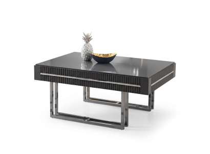 Tavolino da caffè in legno grigio moderno.