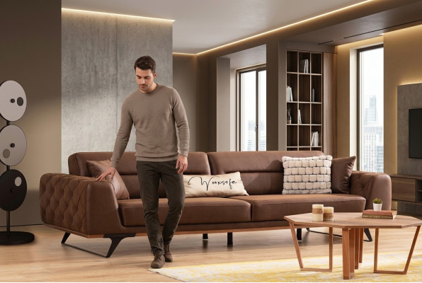 Chesterfield divano a 4 posti in ecopelle marrone.