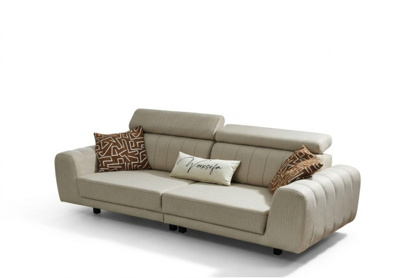 Divano in tessuto a tre posti beige design.