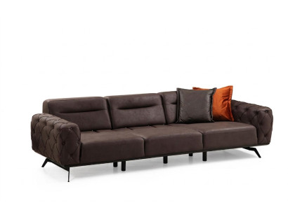 Chesterfield divano a 4 posti in tessuto marrone.