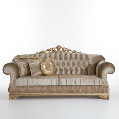 Comodo divano in stile classico con design e decorazioni uniche.