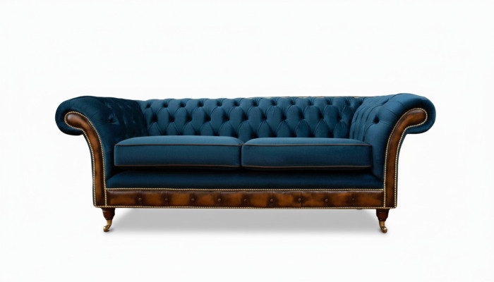 Design divano a tre posti Chesterfield imbottito per la stanza dei mobili.
