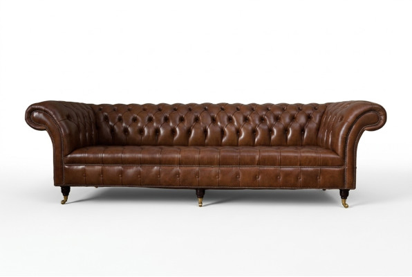 Divano 4 posti in pelle marrone stile moderno di lusso Chesterfield.