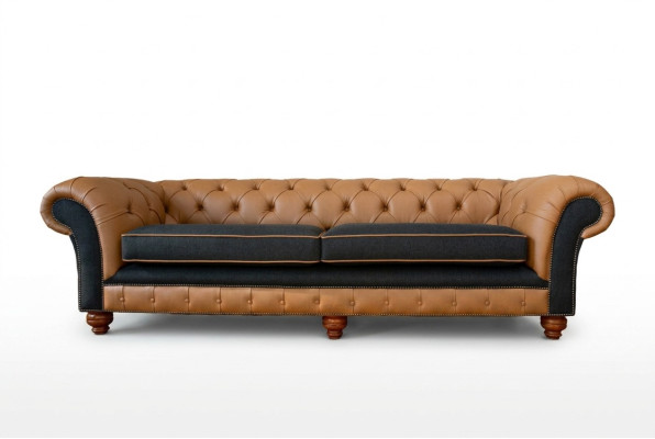 Elegante divano soggiorno a 4 posti imbottito Chesterfield in pelle e tessuto nuovo.