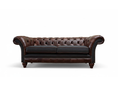 Divano Chesterfield marrone in stile classico inglese 3 posti imbottito 230cm.