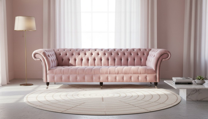 Divano Chesterfield rosa imbottito a 4 posti.