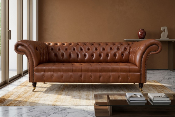 Divano Chesterfield 3 posti marrone in pelle imbottita design moderno per il soggiorno.