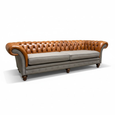 Classico divano Chesterfield a 4 posti in pelle marrone - Tessuto di alta qualità e design in pelle pregiata.