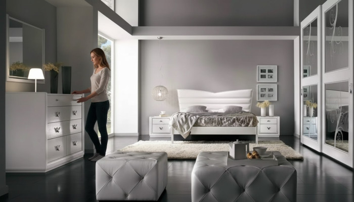 Lussuoso set di camera da letto con letto, 2 comodini e set di 6 mobili. Nuovo.