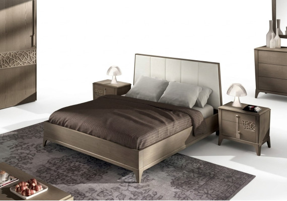 Set da camera da letto design con letto e 2 comodini in stile classico di lusso.