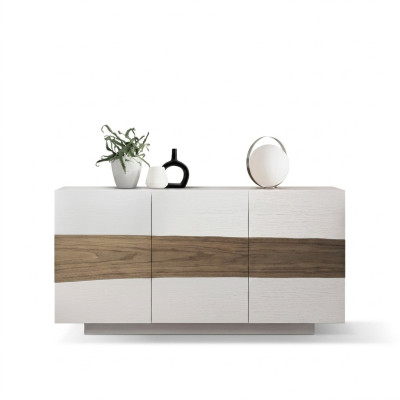 Mobile in legno bianco con cassetti moderni nella sala da pranzo.