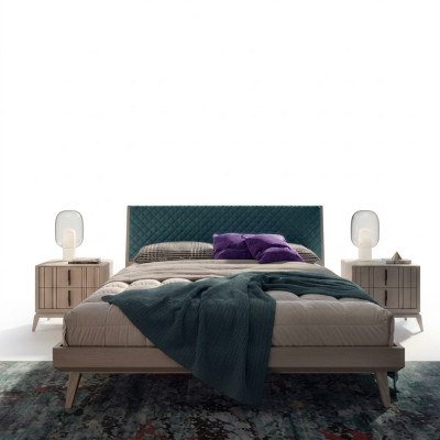 Camera da letto con letto, 2 comodini in legno beige moderni nuovi