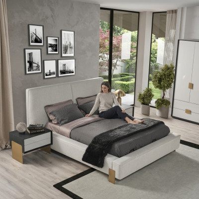 Set da camera da letto di lusso con letto matrimoniale di design, 2 comodini eleganti