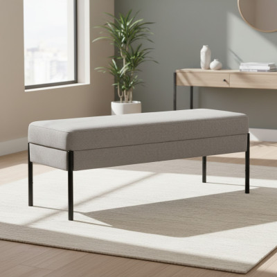 Banco da camera grigio con struttura in legno da designer, panca imbottita in tessuto