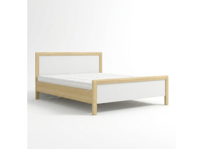 Camera da letto matrimoniale bianca moderna con letto a due piazze e struttura in legno di alta qualità.