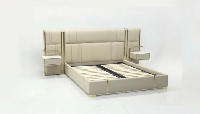 Camera da letto beige con letto matrimoniale con grande testata. Letti in legno di design.